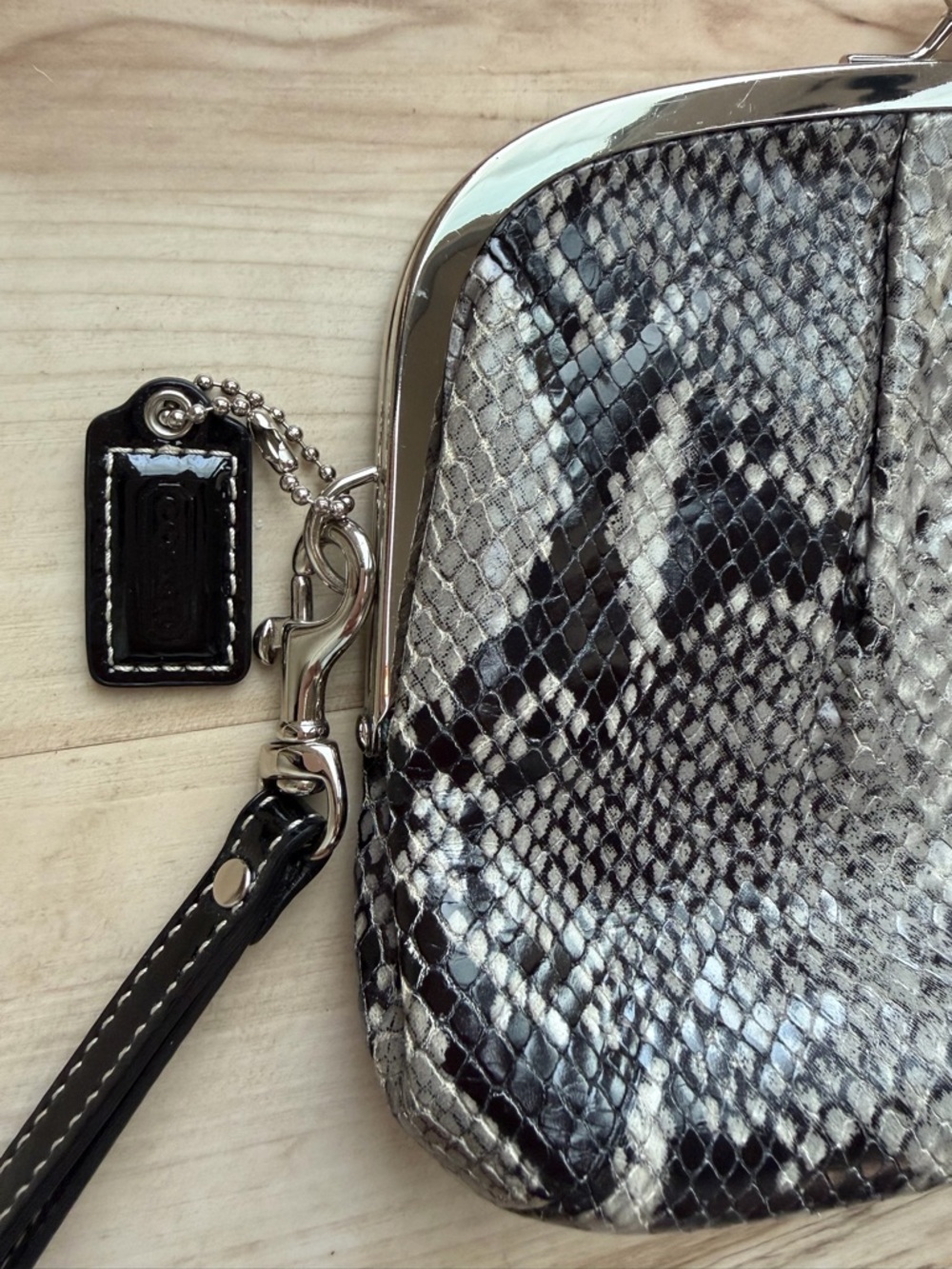 Coach Women’s Gray Snake-Effect Clutch Bag by - Picture 4 of 10